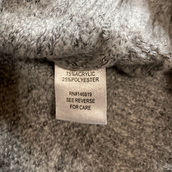 Kensie light gray v-neck cable knit sleeveless sweater vest vintage style - Picture 4 of 6